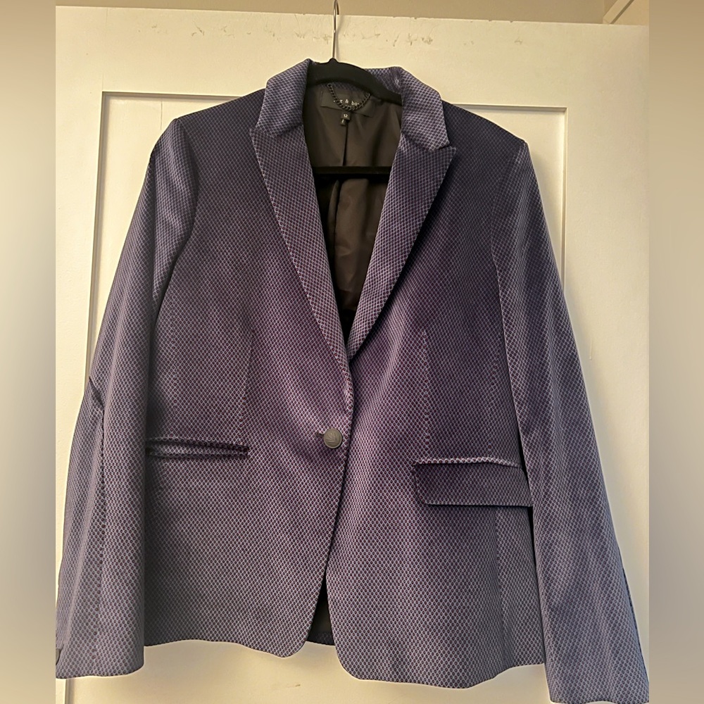 Very well made and fun velvet blazer